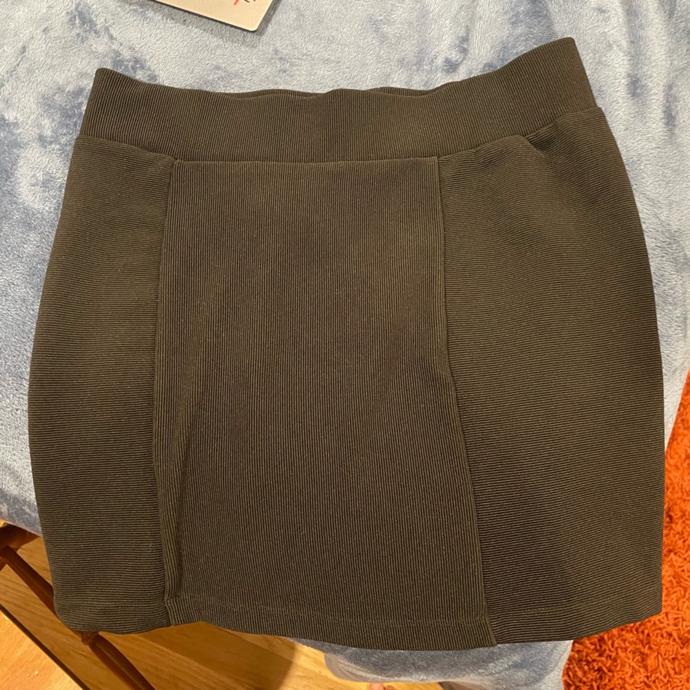 Black fitted skirt forever 21